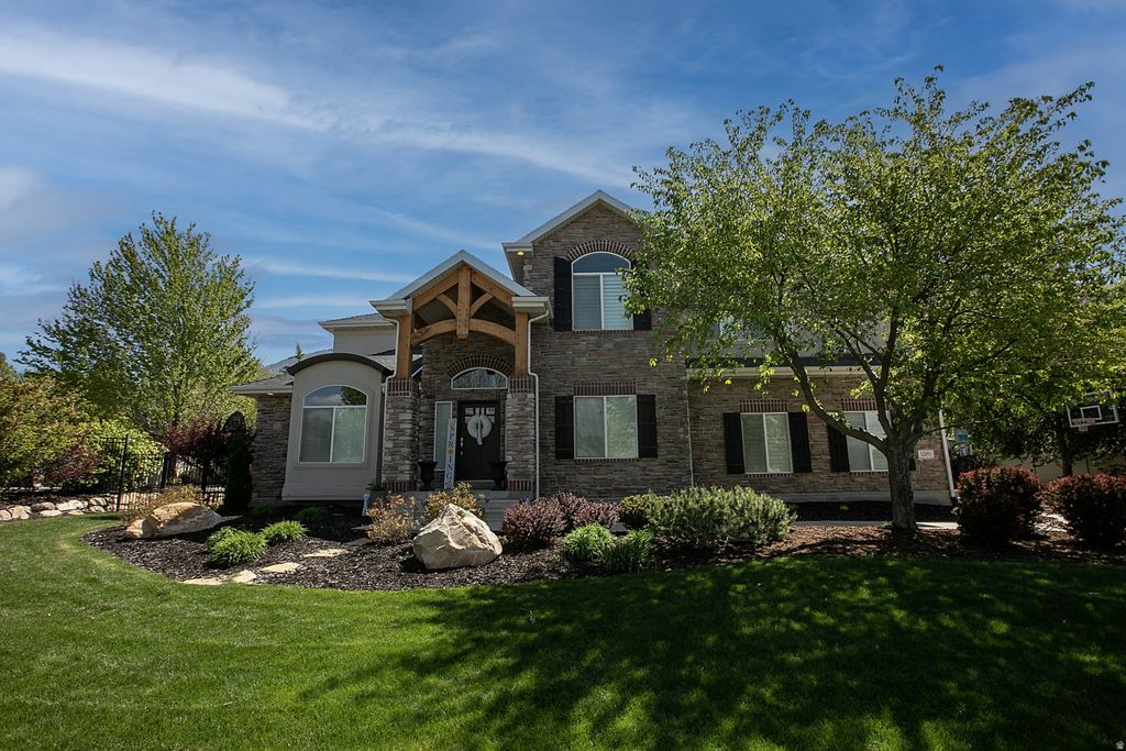 Photo of 12493 S DEER CANYON LN E, Draper, UT 84020 (MLS # 2157155)