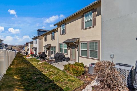 Tiny photo for 1540 E PRIMROSE LN, Layton, UT 84040 (MLS # 2134304)