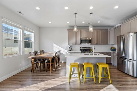 Tiny photo for 1540 E PRIMROSE LN, Layton, UT 84040 (MLS # 2134304)