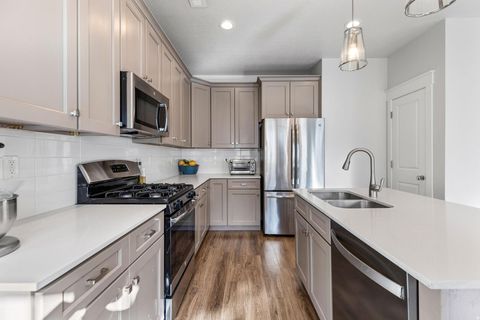 Tiny photo for 1540 E PRIMROSE LN, Layton, UT 84040 (MLS # 2134304)