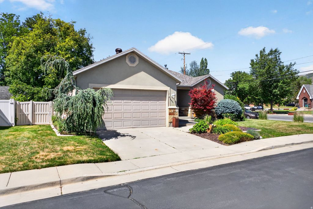 Photo of 1689 E KIERSTIN PL, Salt Lake City, UT 84108 (MLS # 2162640)