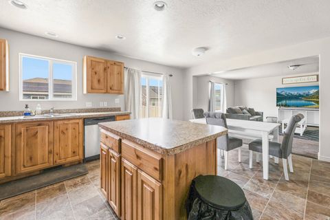 Tiny photo for 437 TOPAZ DR, Santaquin, UT 84655 (MLS # 2153264)