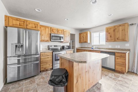 Tiny photo for 437 TOPAZ DR, Santaquin, UT 84655 (MLS # 2153264)