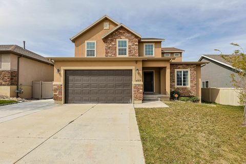 Photo of 437 TOPAZ DR, Santaquin, UT 84655 (MLS # 2153264)