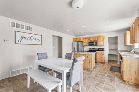 Tiny photo for 437 TOPAZ DR, Santaquin, UT 84655 (MLS # 2153264)