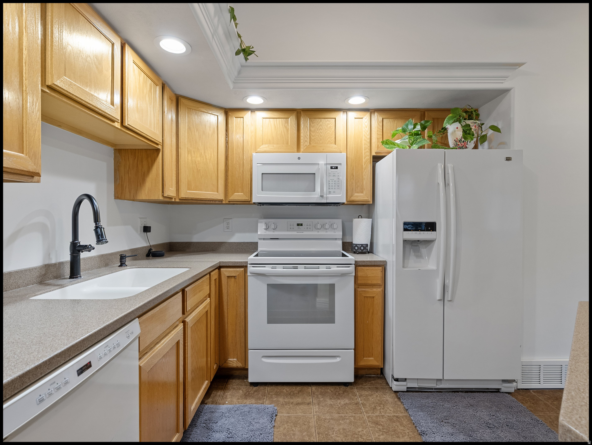 PEREGRINE POINTE CONDOMINIUMS - Residential