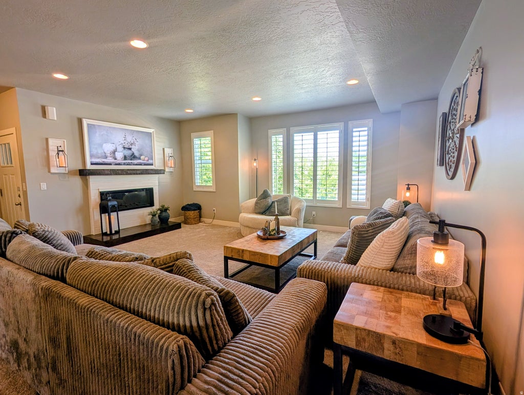 Photo of 28 E YELLOW CLIFF DR S, Draper, UT 84020 (MLS # 2172031)