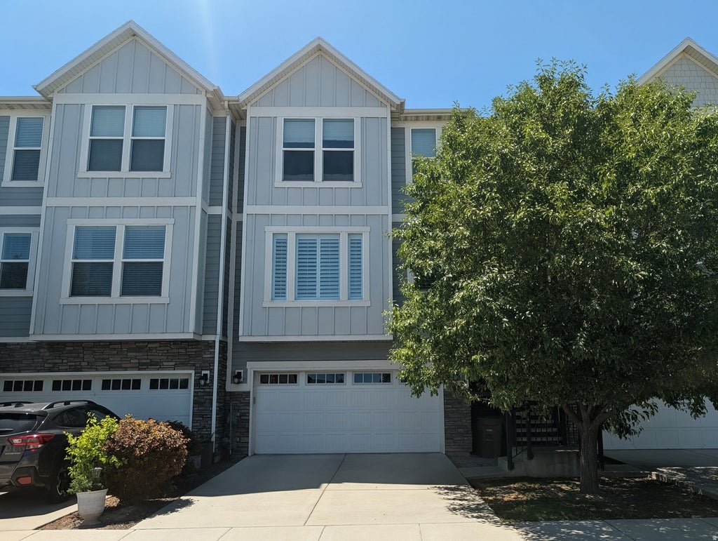 Photo of 28 E YELLOW CLIFF DR S, Draper, UT 84020 (MLS # 2172031)