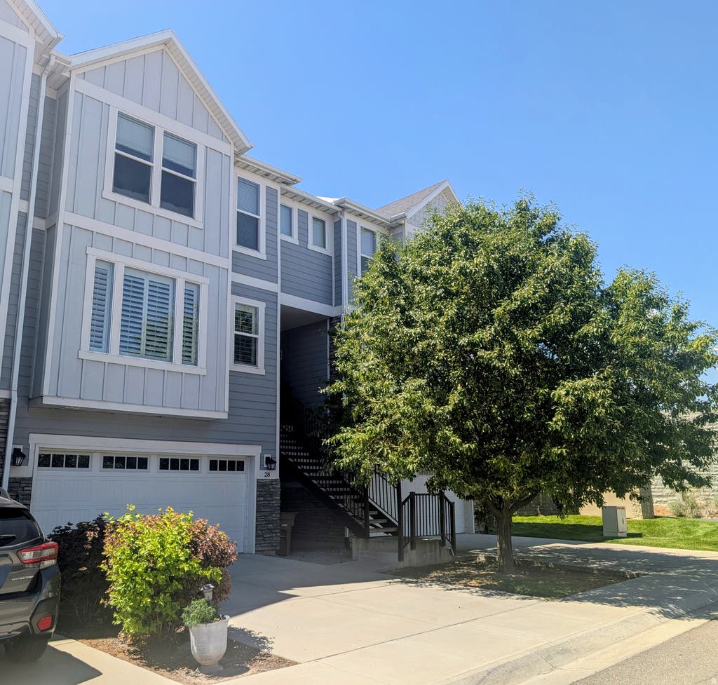 Photo of 28 E YELLOW CLIFF DR S, Draper, UT 84020 (MLS # 2172031)