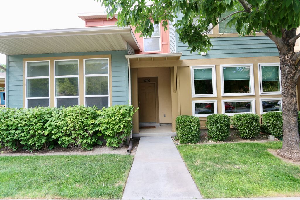 Photo of 3792 W LILAC HEIGHTS DR, South Jordan, UT 84095 (MLS # 2131558)