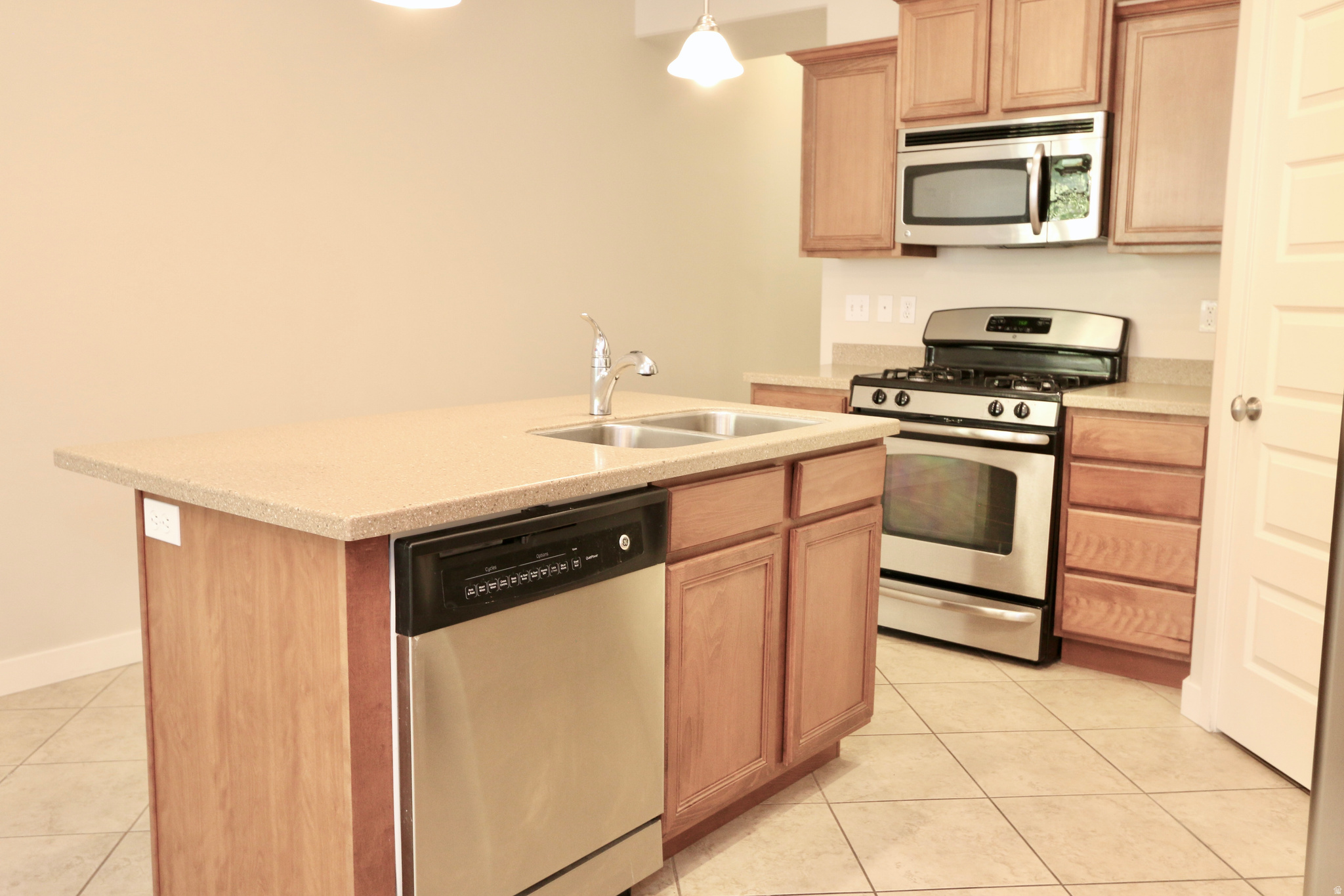 SUMMERLANE AT THE DISTRICT - Residential