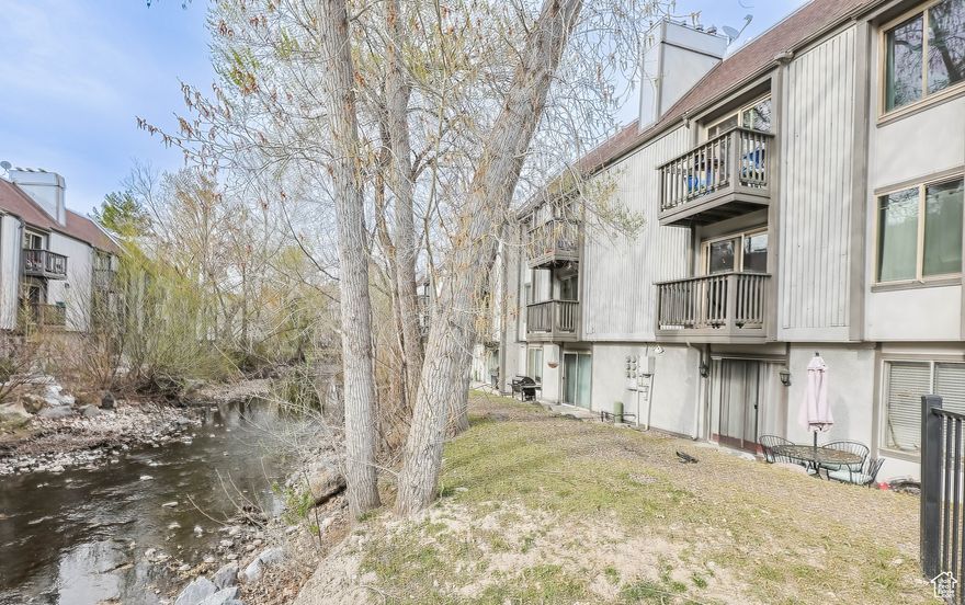 Sale Failed. Updated & spacious Murray condo overlooking the creek! Prime Location! New LVP flooring & paint throughout. Large bedrooms with nice built in shelving & walk-in closets! Gas fireplace - Nice deck - Swimming pool. Fantastic opportunity for an ultra-clean condo at an affordable price. HOA assessment will be paid by the seller. All information is deemed reliable but is not guaranteed and should be independently verified.
