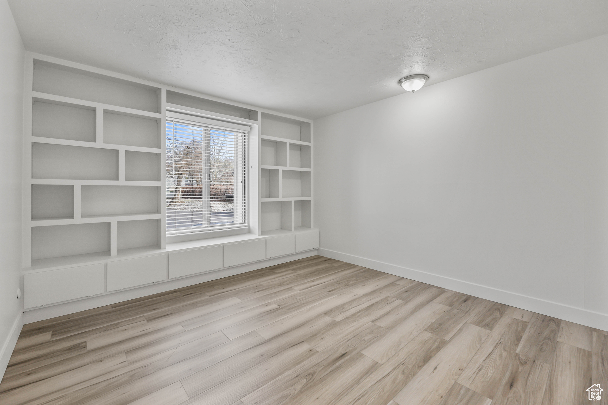 WILLOWBROOK - Residential