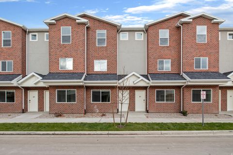 Townhouse For Sale - 447 W 980<br/> Weber County, Ogden, UT 84404