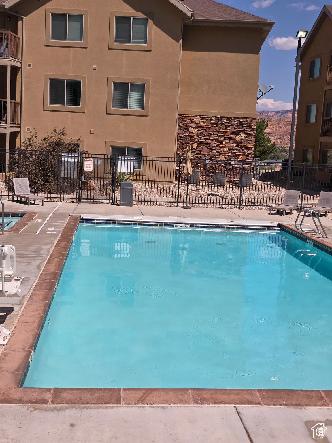 REDCLIFF CONDOS - Residential