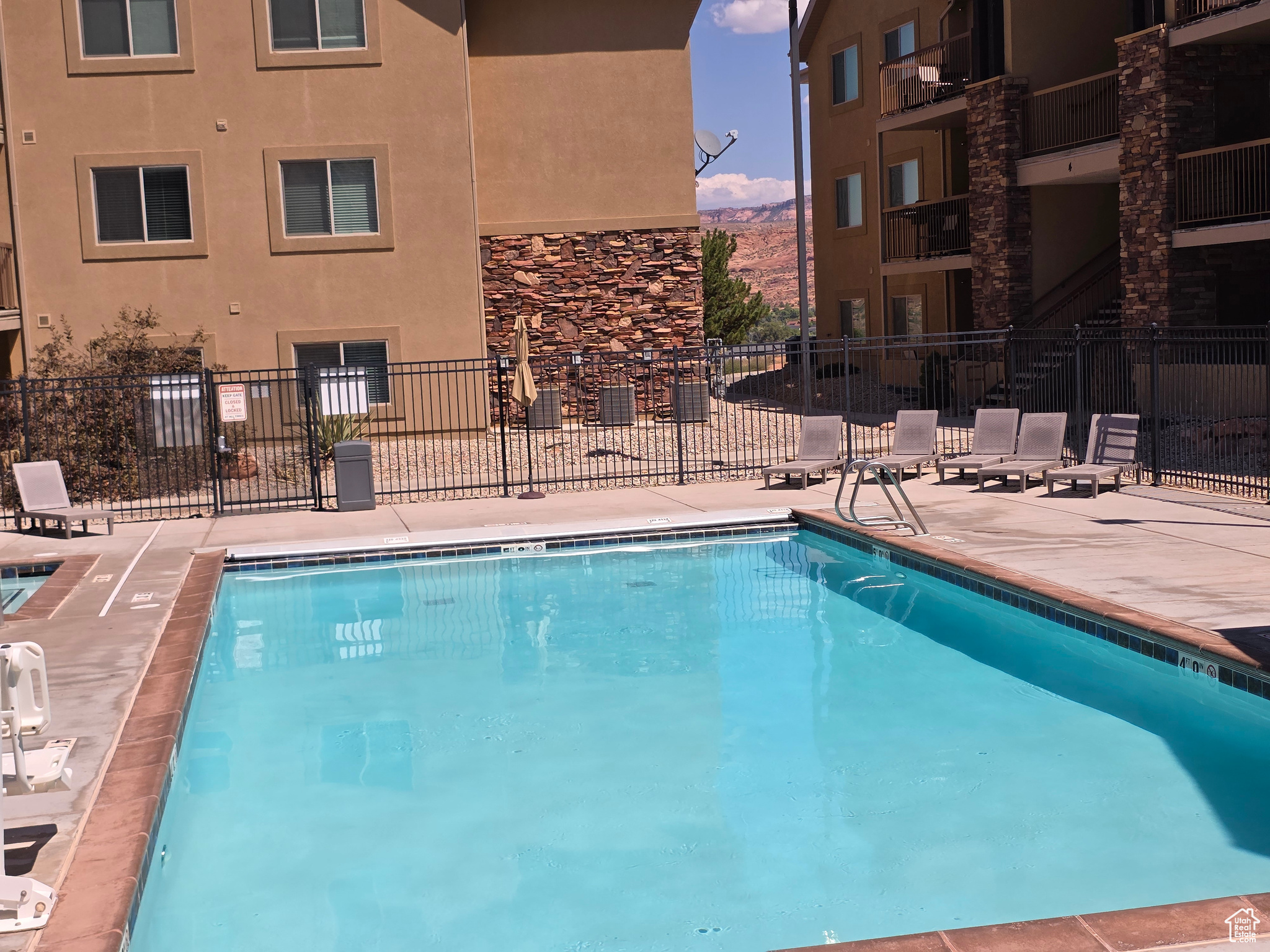 REDCLIFF CONDOS - Residential