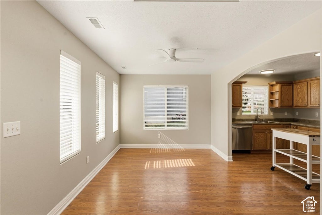 Photo of 1426 S HEATHER LN, Syracuse, UT 84075 (MLS # 2192741)