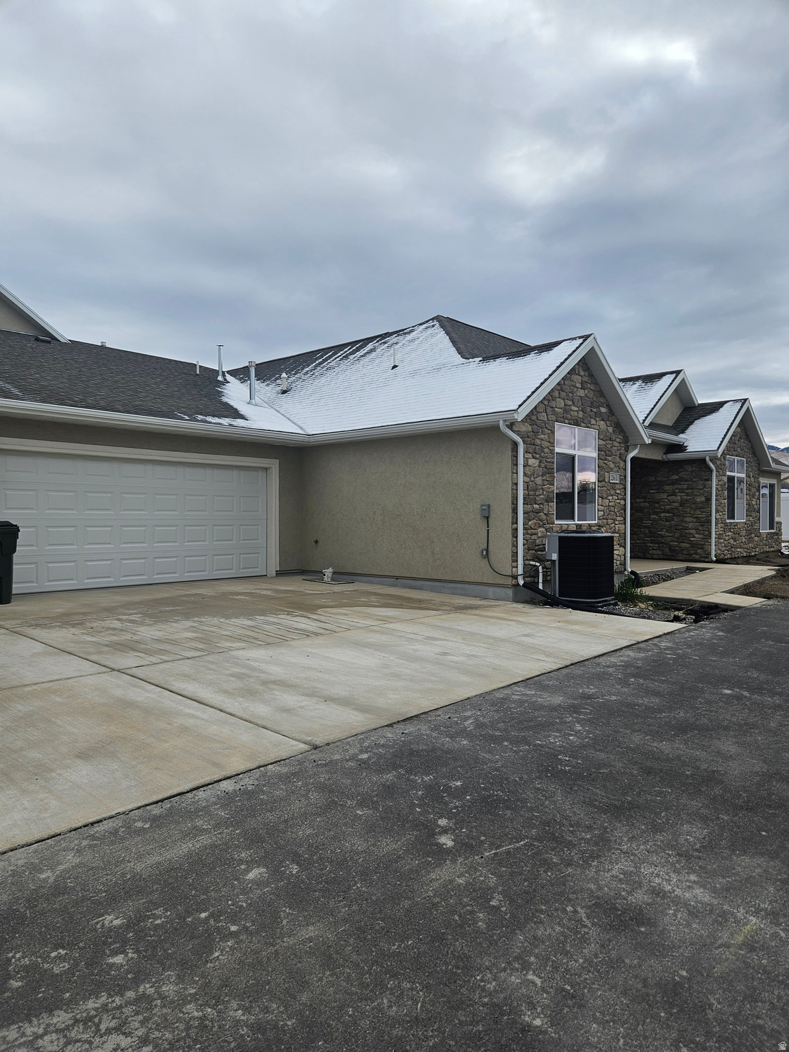 COUNTRY VIEW VILLAS - Residential