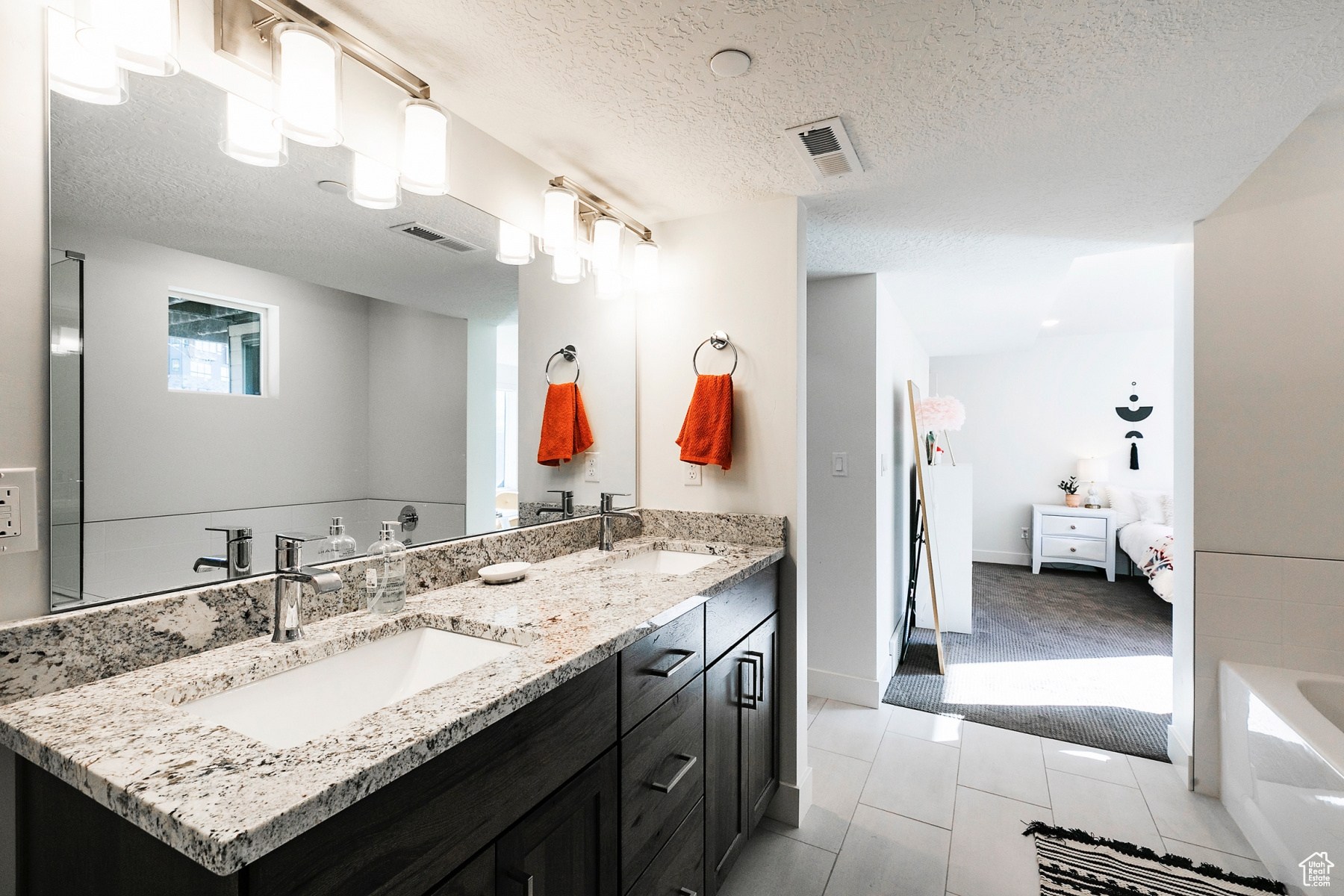 Park City, Utah 84098, United States, 2 Bedrooms Bedrooms, ,3 BathroomsBathrooms,Residential,Active,95055