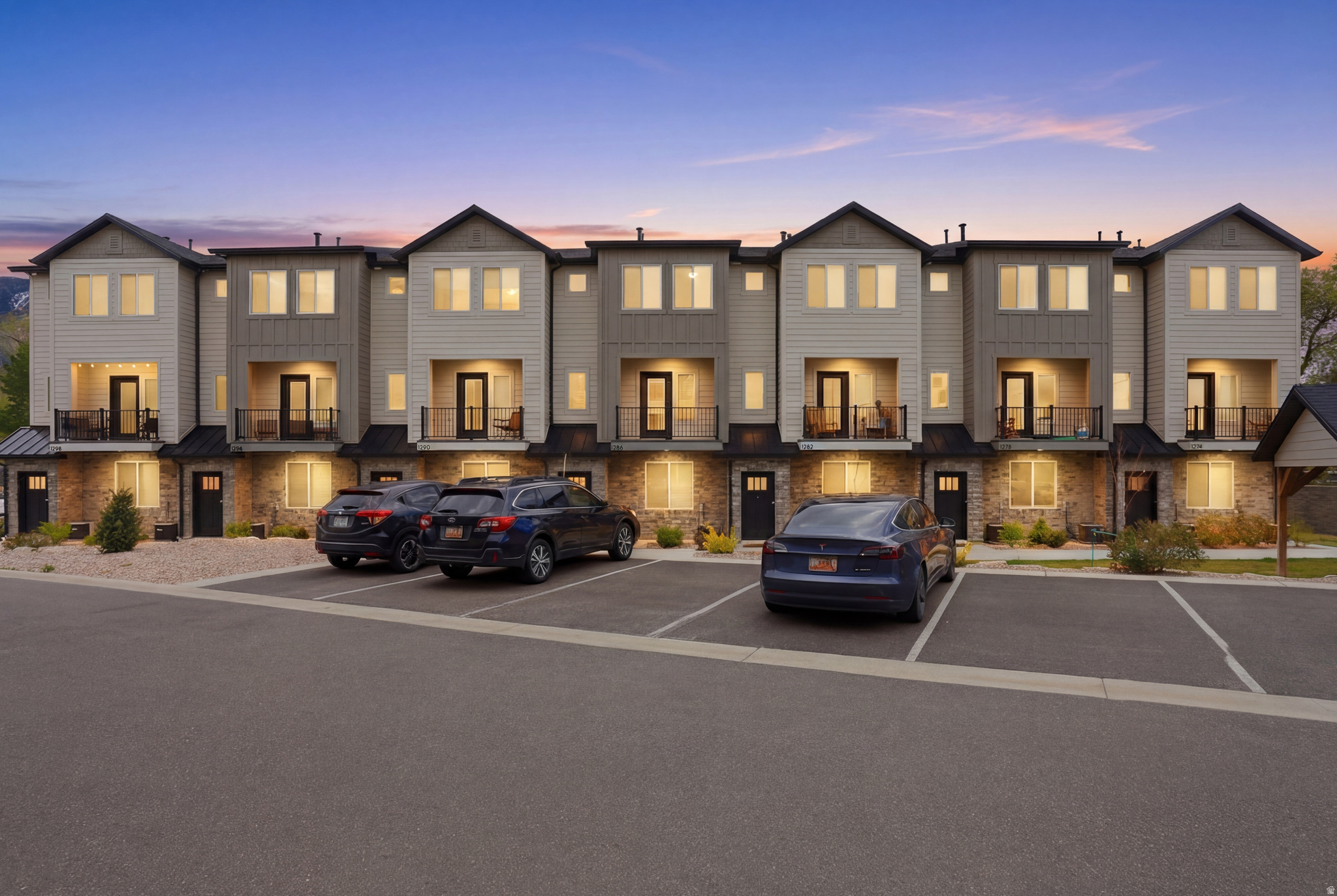 THE OVERLOOK AT 16TH TOWNHOMES - Residential