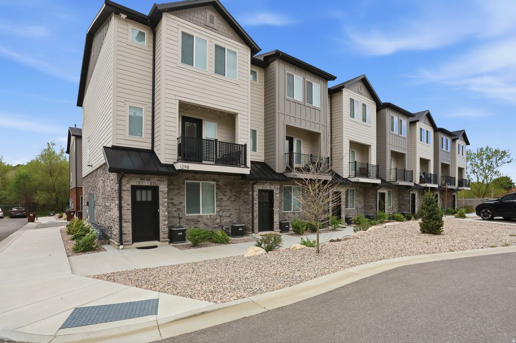 Photo of 1298 E 1640 S, Ogden, UT 84404 (MLS # 2151023)