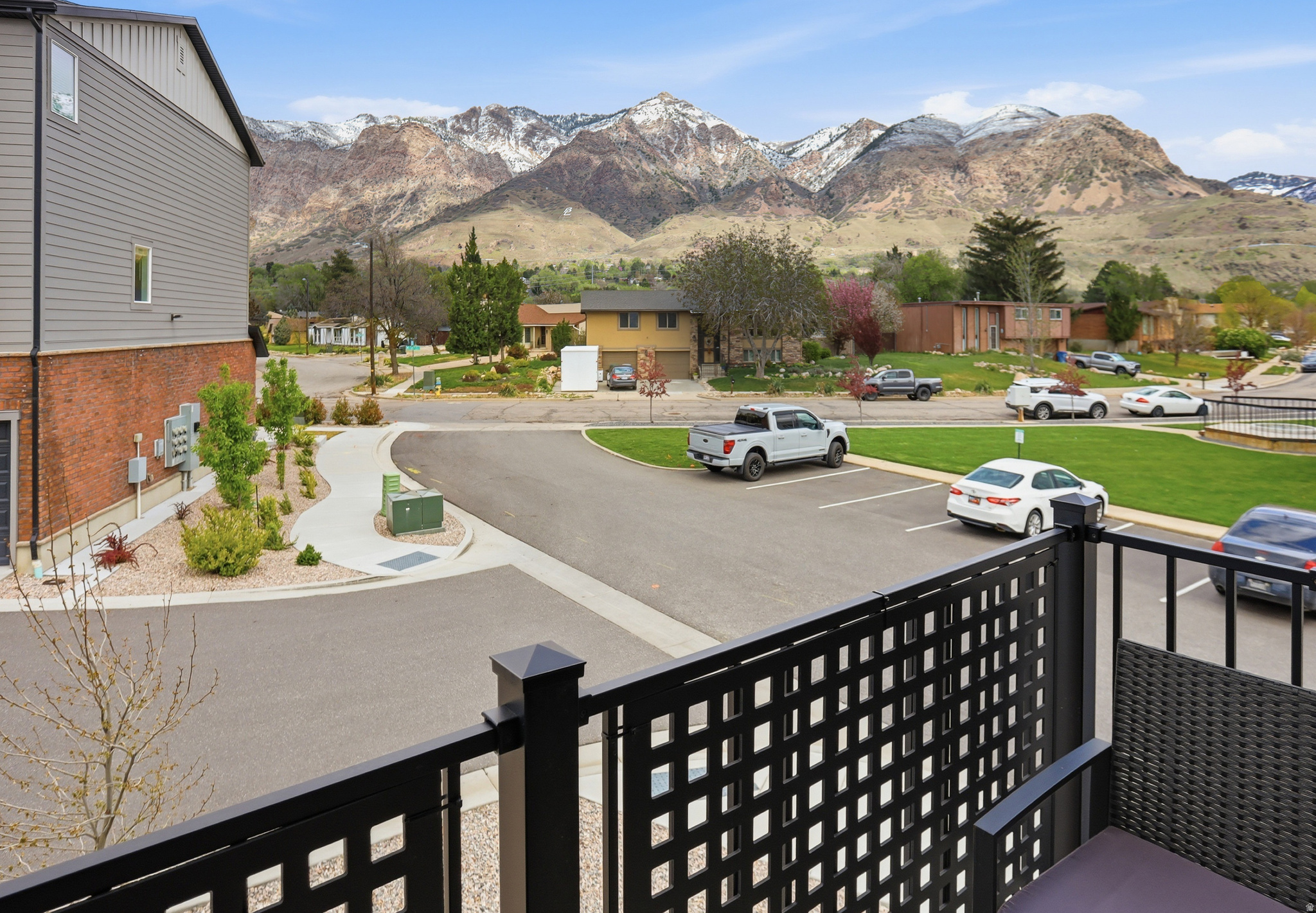 THE OVERLOOK AT 16TH TOWNHOMES - Residential