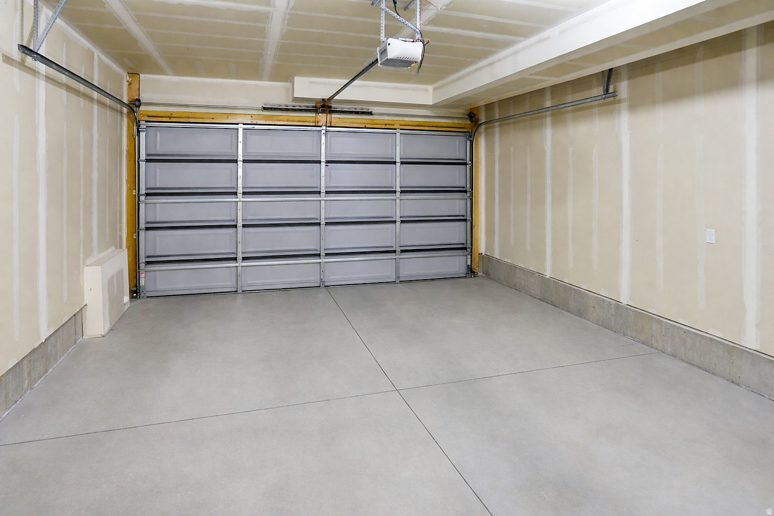 THE OVERLOOK AT 16TH TOWNHOMES - Residential