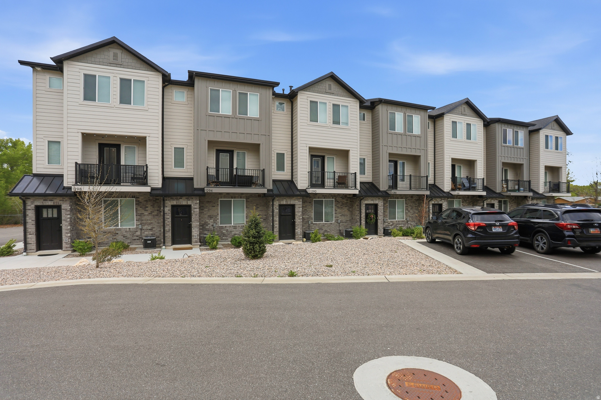 THE OVERLOOK AT 16TH TOWNHOMES - Residential