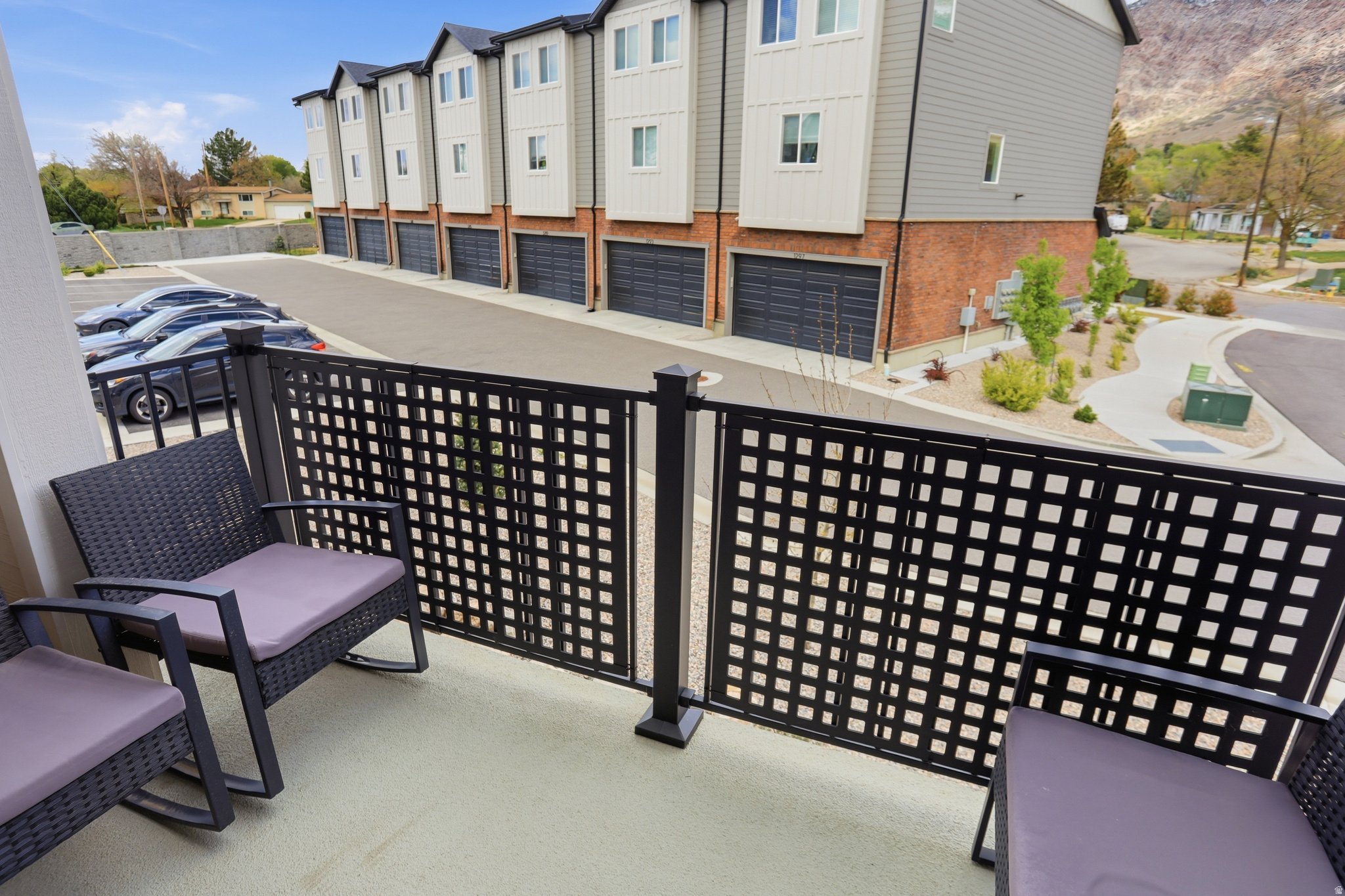 THE OVERLOOK AT 16TH TOWNHOMES - Residential