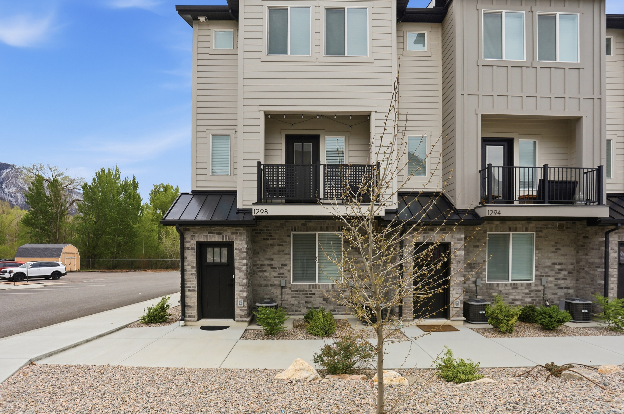 THE OVERLOOK AT 16TH TOWNHOMES - Residential