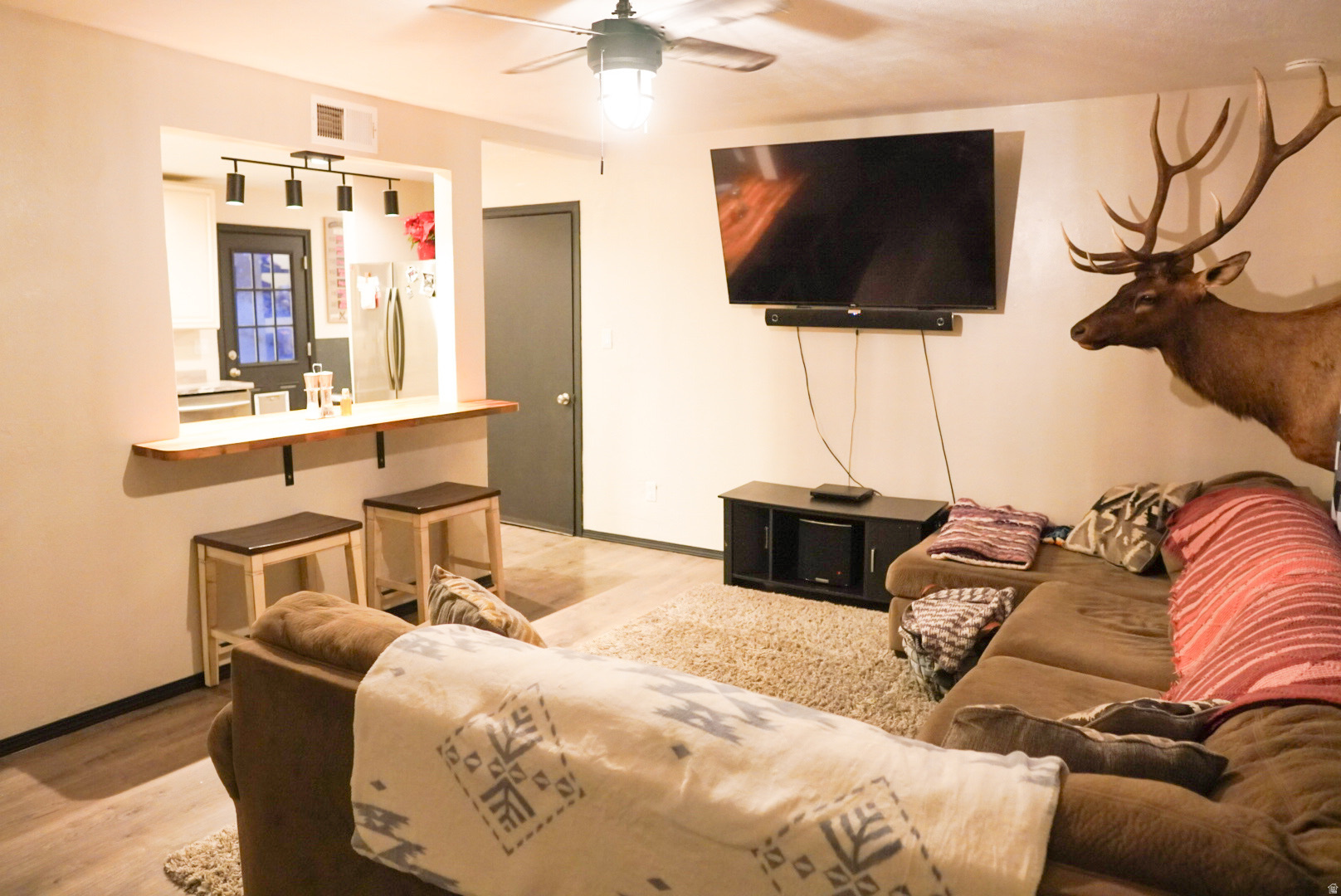 LOVERS DELIGHT - Residential