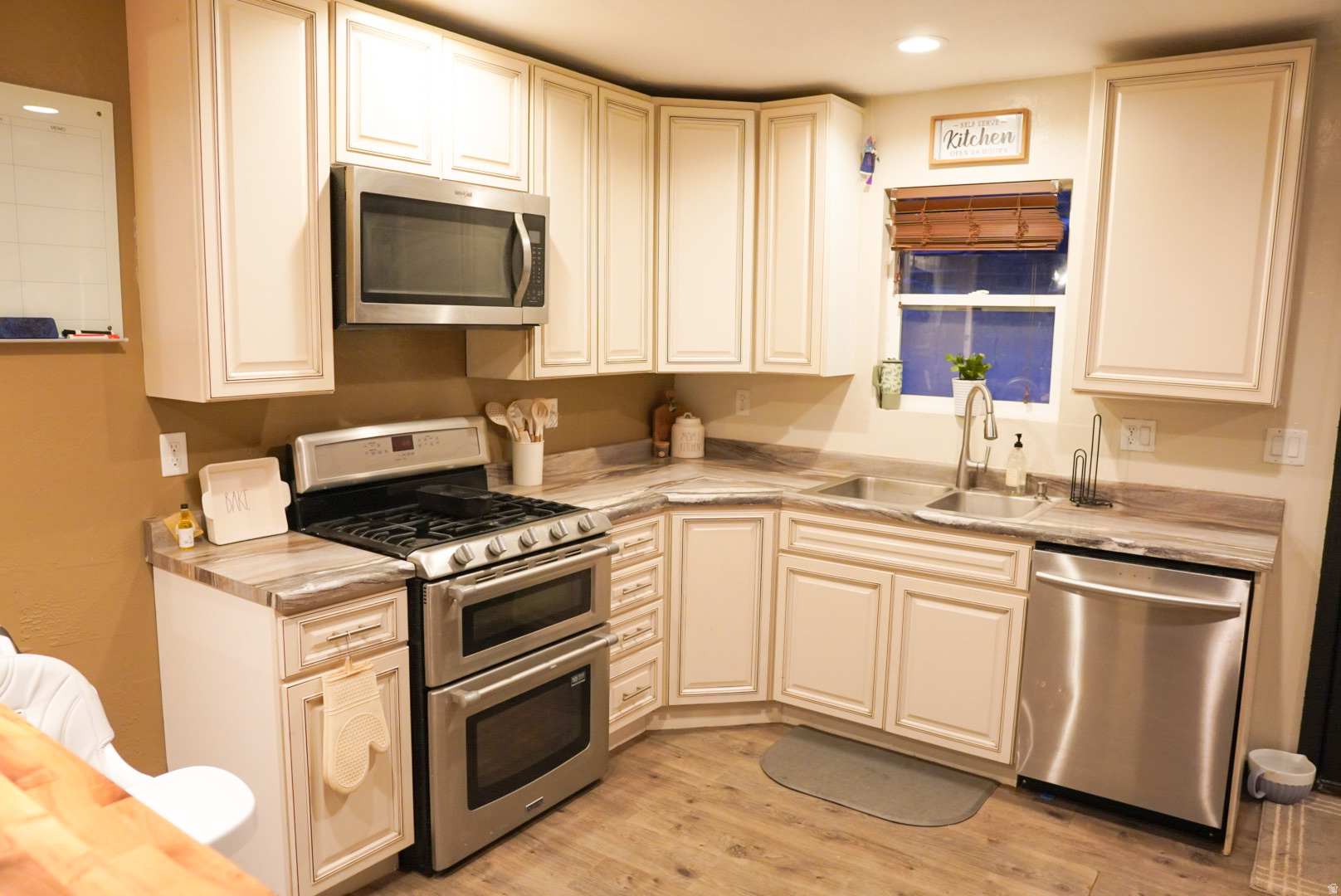 LOVERS DELIGHT - Residential