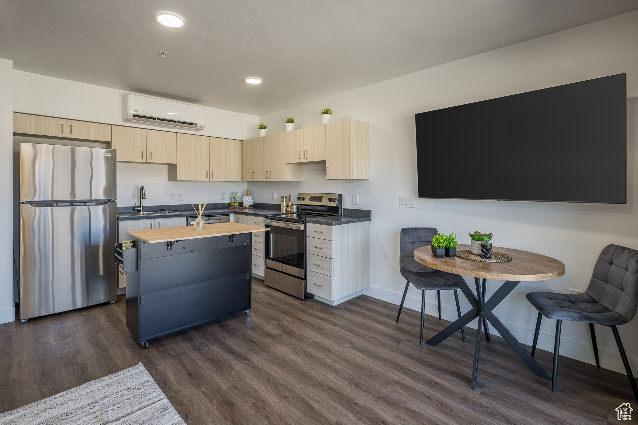 KANE CREEK CONDOS - Residential