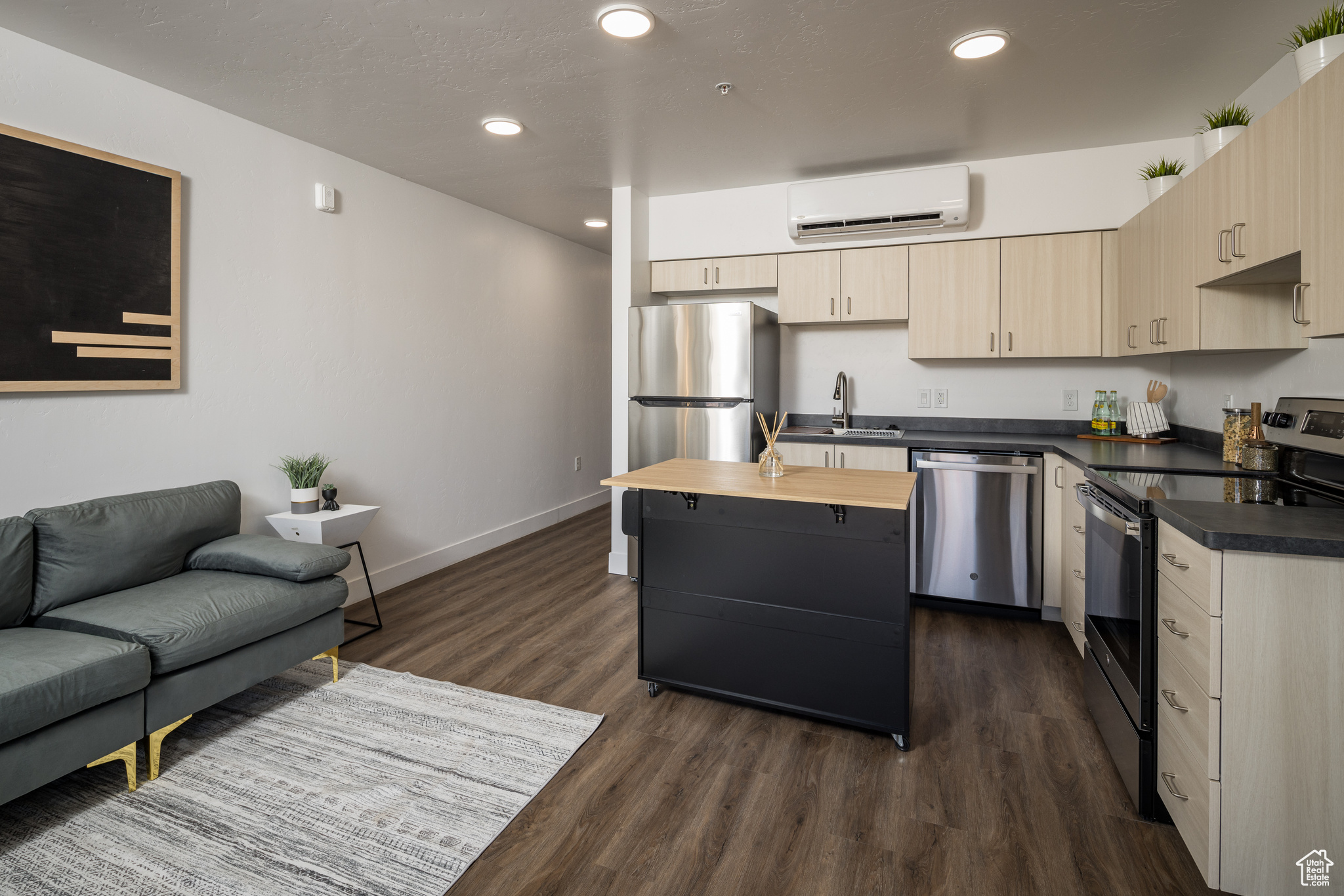 KANE CREEK CONDOS - Residential