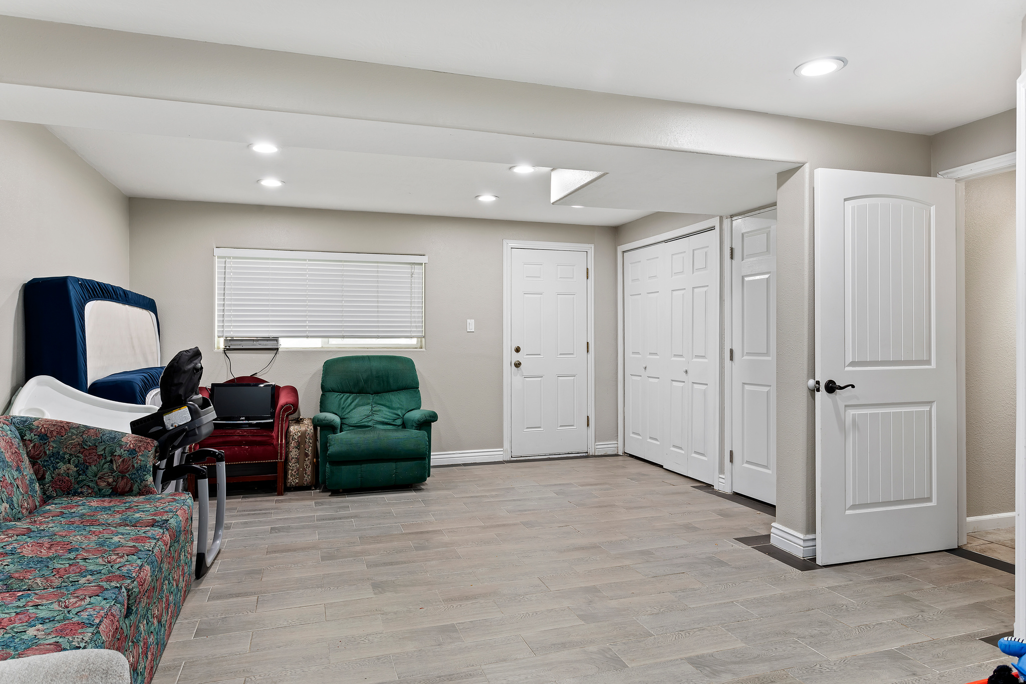 CRYSTAL HILLS - Residential