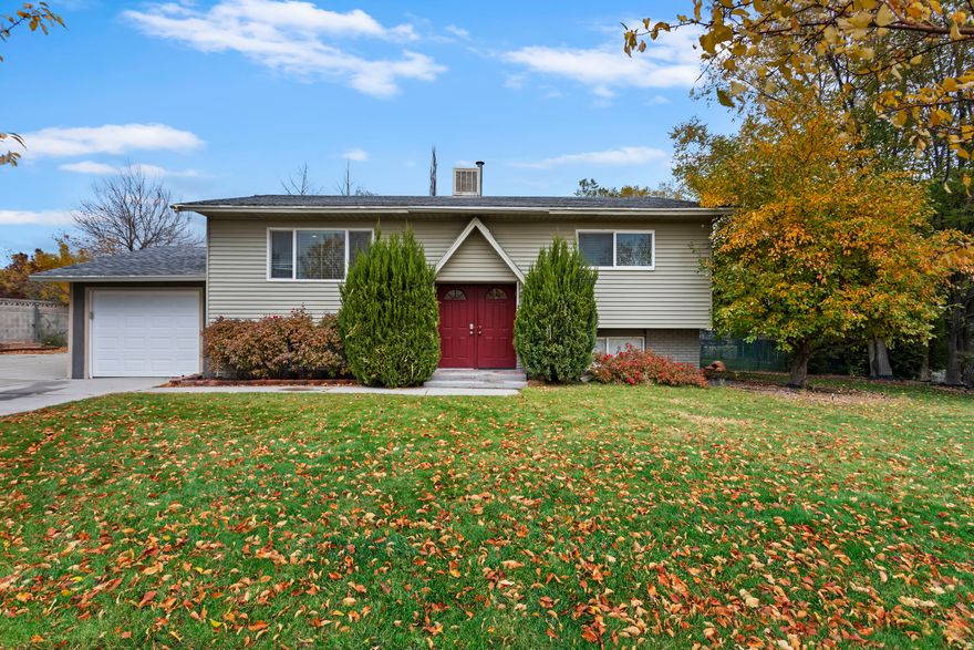 ** Open House** Saturday 1/10 12:00 ~ 2:00  Great West Jordan location. Ready to move-in and make your own or great investment property. 2 front separate entrances into the property upstairs and downstairs. Separate back entrance into the basement as well. Plenty of outside parking.