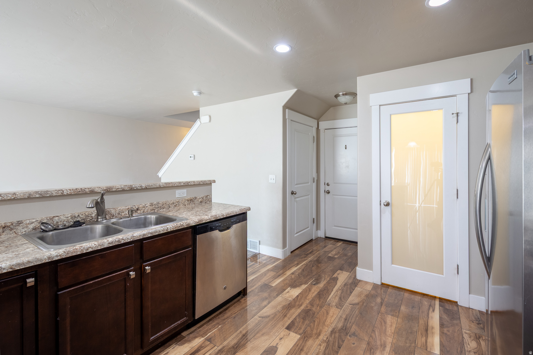 INDEPENDENCE AT POIN - Residential Lease