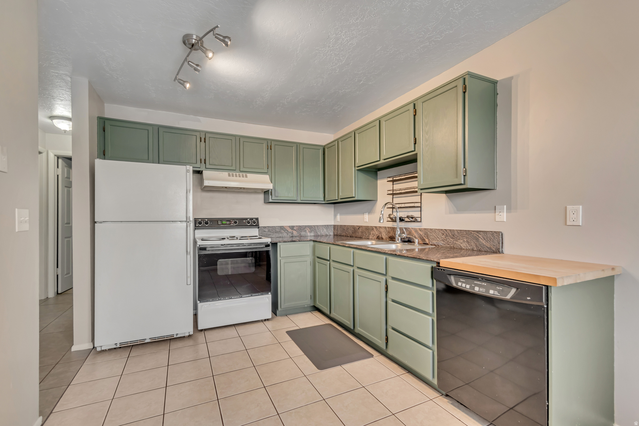 CANTERBURY SQUARE CONDO - Residential