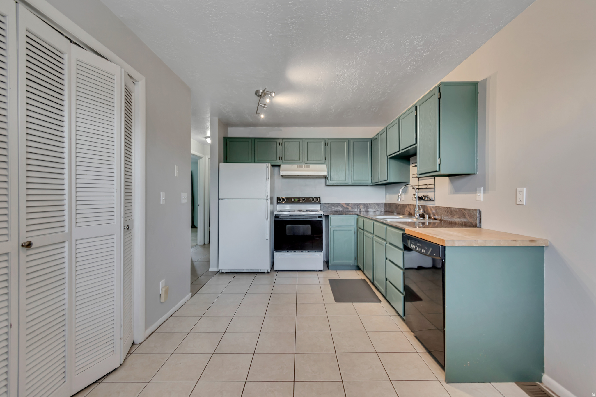 CANTERBURY SQUARE CONDO - Residential