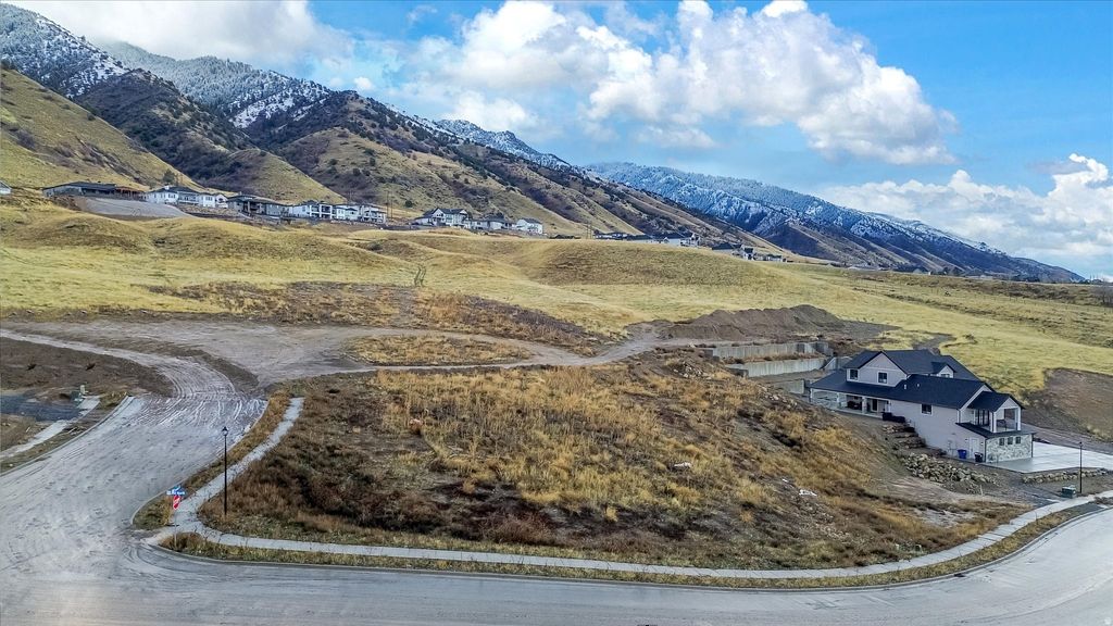 Photo of 281 N SHERWOOD DR #24, Providence, UT 84332 (MLS # 2129100)