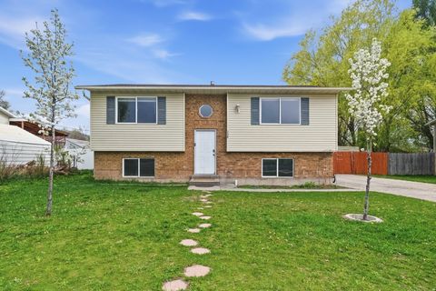 Photo of 258 W 550 S, Logan, UT 84321 (MLS # 2147375)