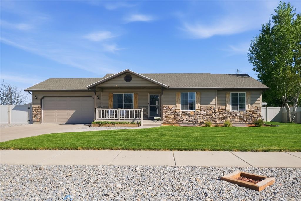 Photo of 563 W 160 N, Smithfield, UT 84335 (MLS # 2155045)
