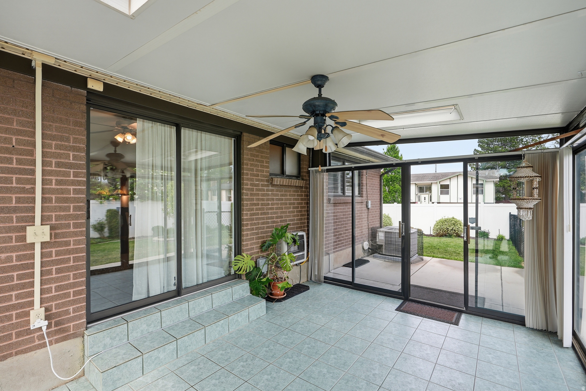 COUNTRY SQUIRE ESTATES - Residential