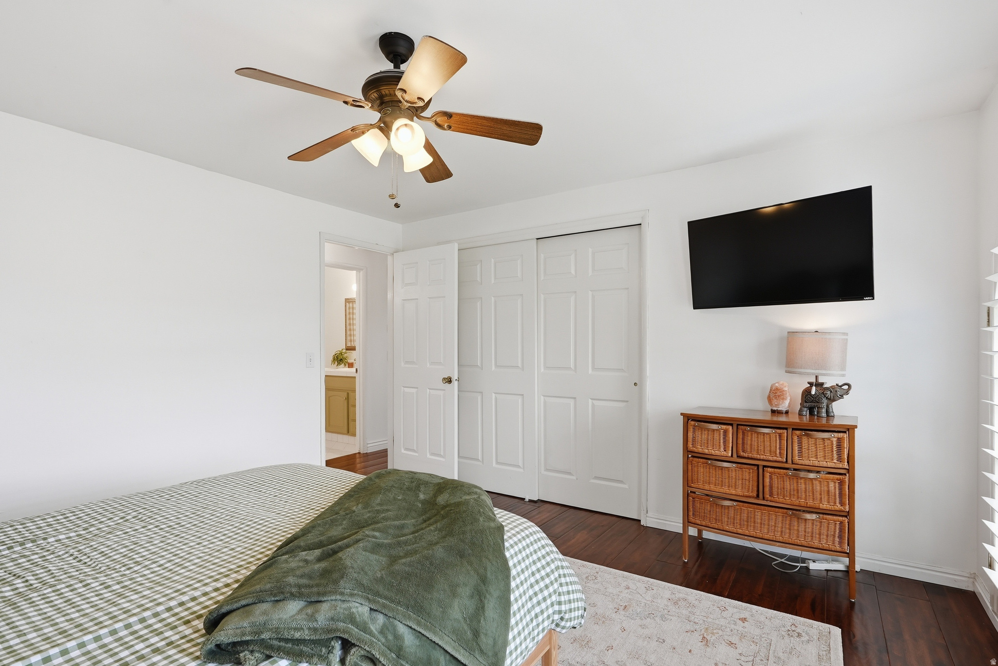 COUNTRY SQUIRE ESTATES - Residential