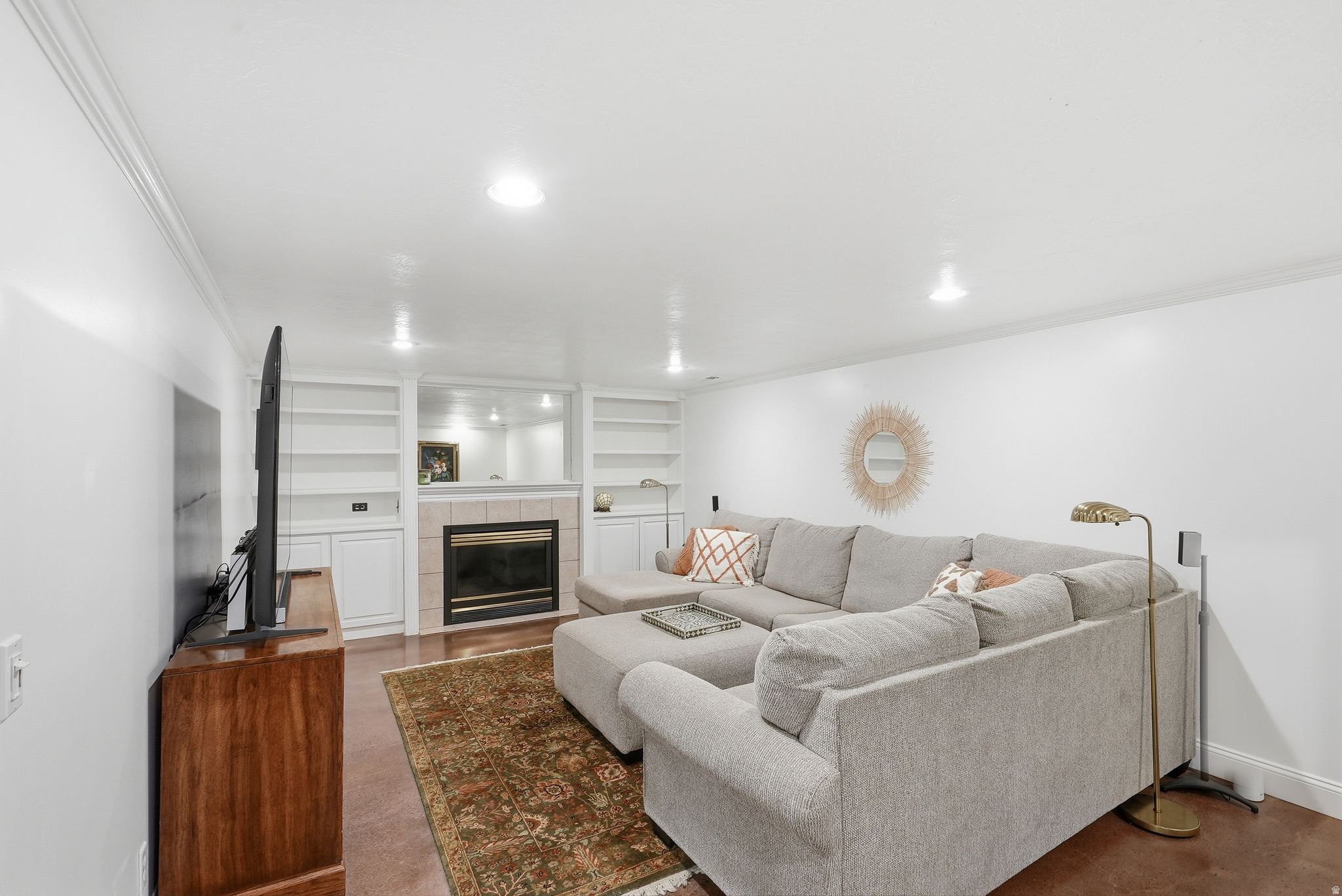 COUNTRY SQUIRE ESTATES - Residential
