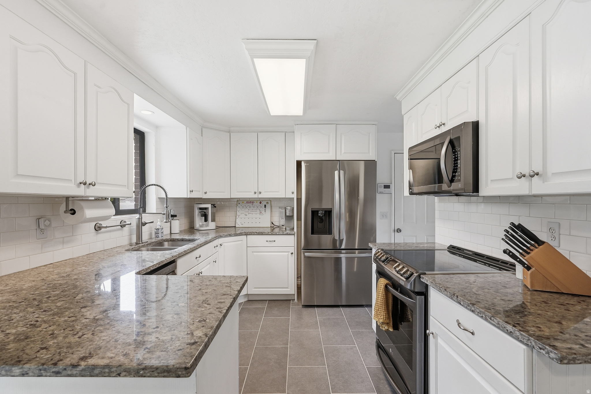 COUNTRY SQUIRE ESTATES - Residential