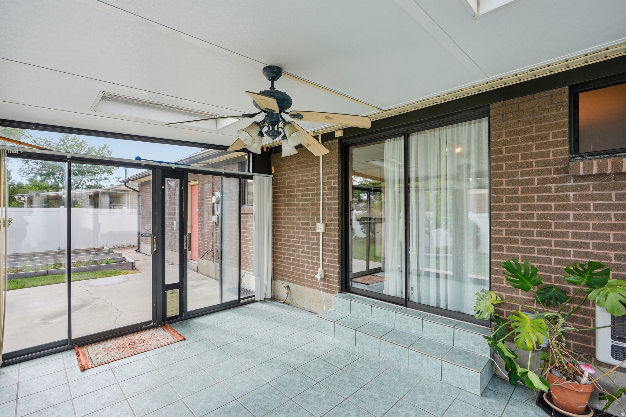 COUNTRY SQUIRE ESTATES - Residential