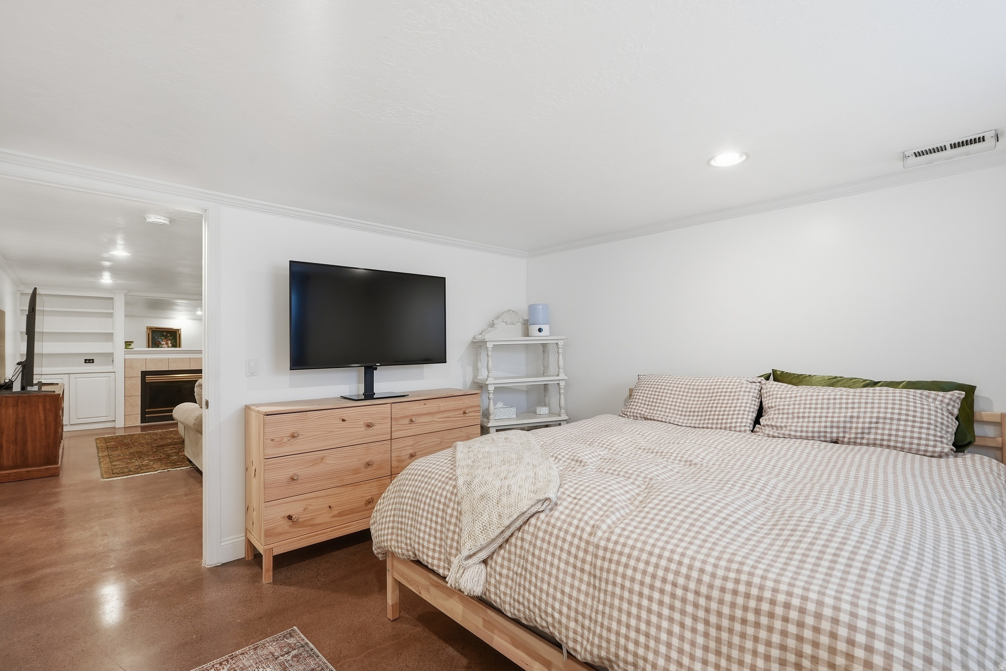 COUNTRY SQUIRE ESTATES - Residential
