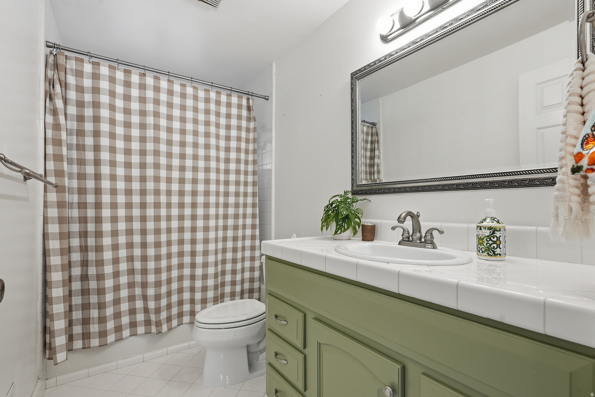 COUNTRY SQUIRE ESTATES - Residential