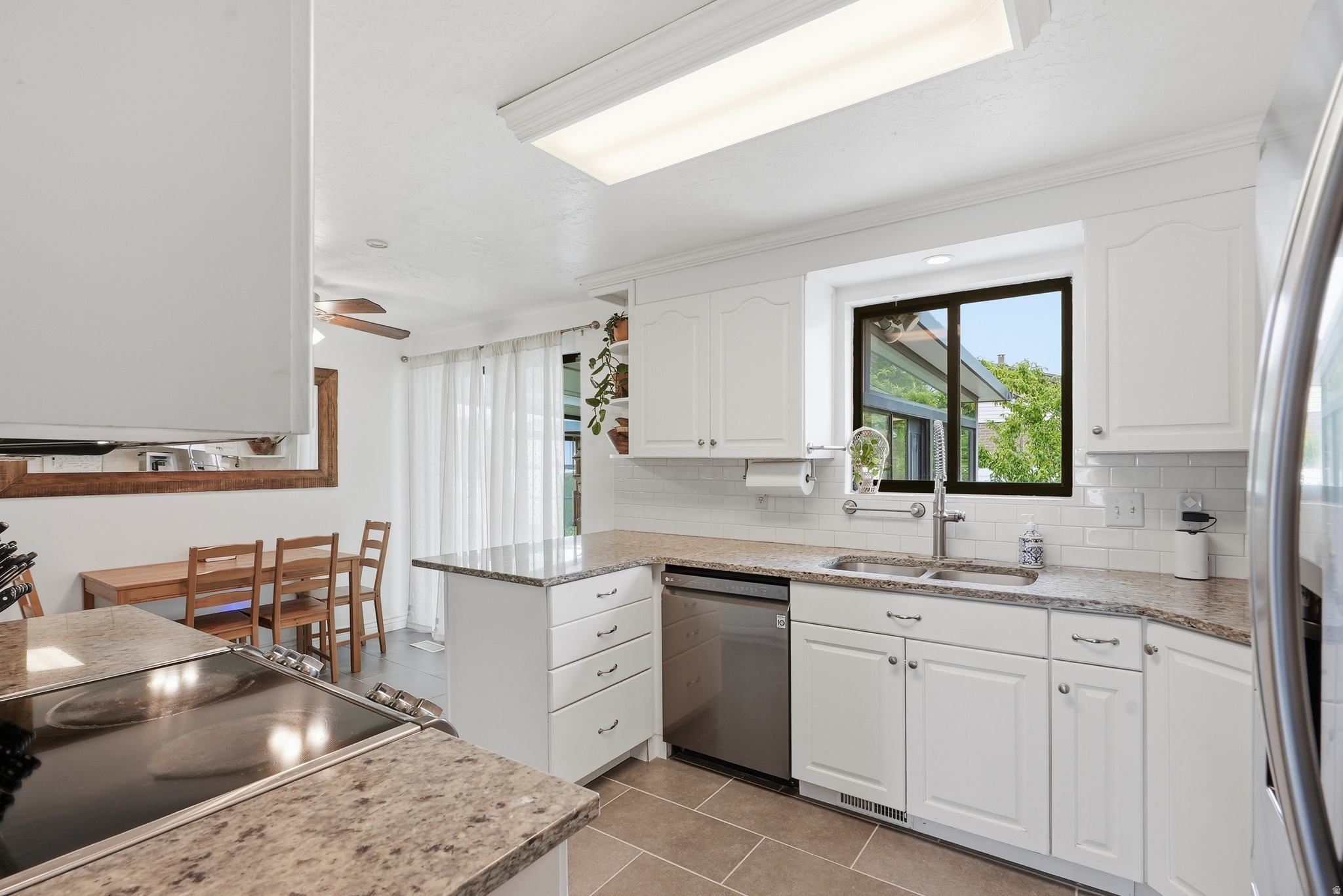 COUNTRY SQUIRE ESTATES - Residential